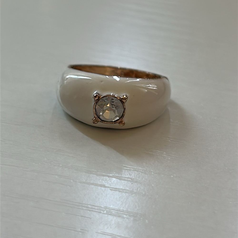 Gold white vintage ring size 7